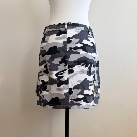 Grey Camo Cargo Mini Skirt - Picture 2 of 6